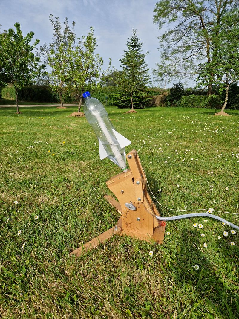 Fabriquer une base de lancement pour des fus es eau 20250501 175415.jpg