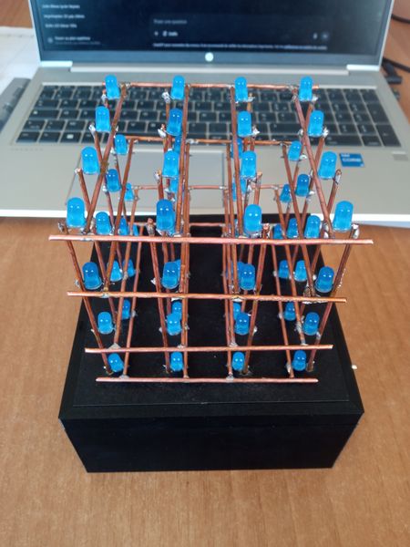 Fichier:Cube LED 4x4x4 IMG 20250620 152612.jpg