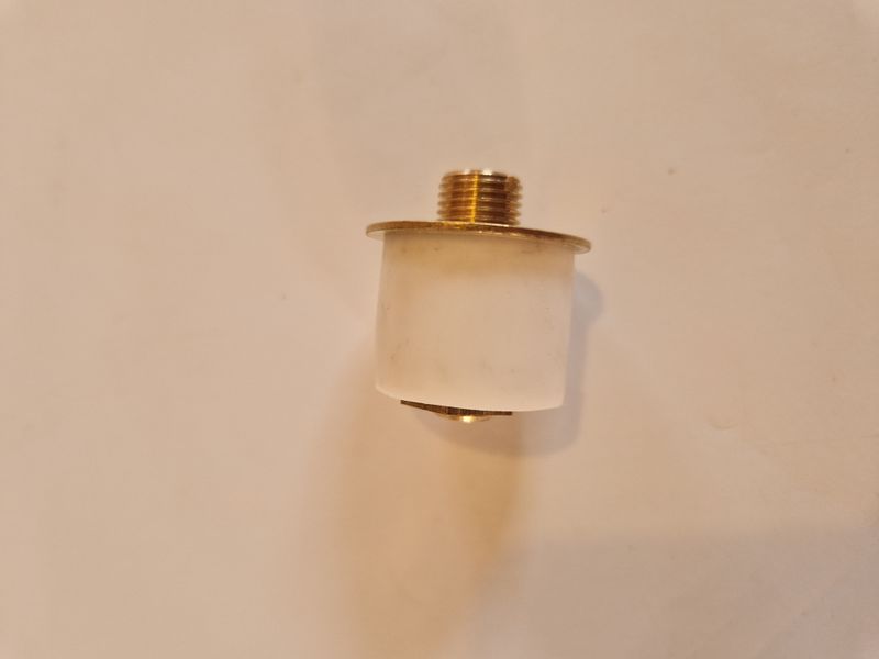 Fabriquer une base de lancement pour des fus es eau 10-adaptateur pour douille.jpg