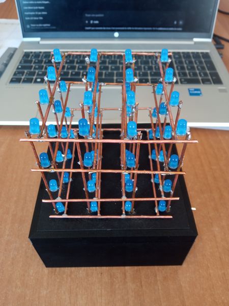 Fichier:Cube LED 4x4x4 IMG 20250620 152608.jpg