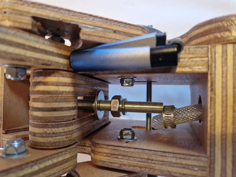 Fabriquer une base de lancement pour des fus es eau 21-avant insertion du tuyau.jpg