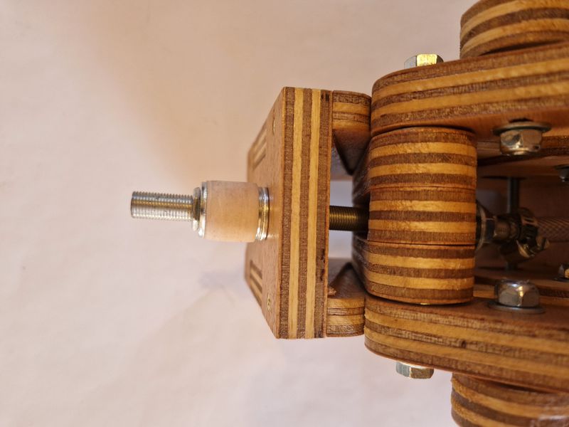 Fabriquer une base de lancement pour des fus es eau 23-bouchon mont .jpg