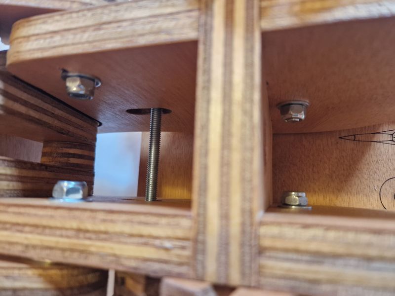 Fabriquer une base de lancement pour des fus es eau 19-int rieur.jpg