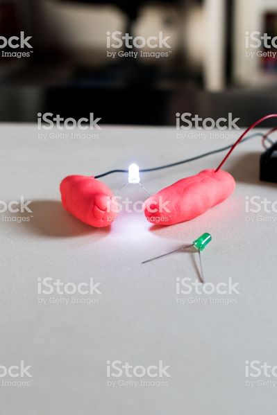 Fichier:Faire de la p te squichy intro.jpg