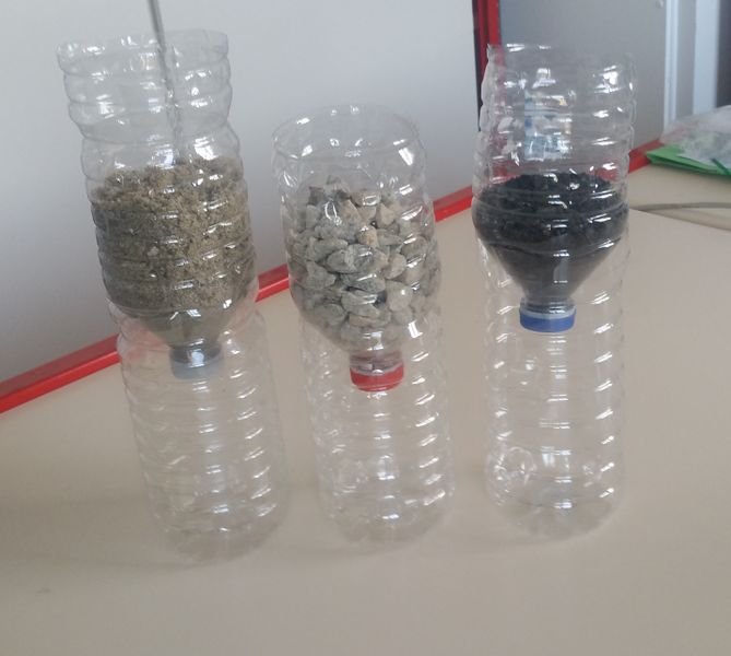 Fichier:Filtration de l eau 3 filtres-red.jpg