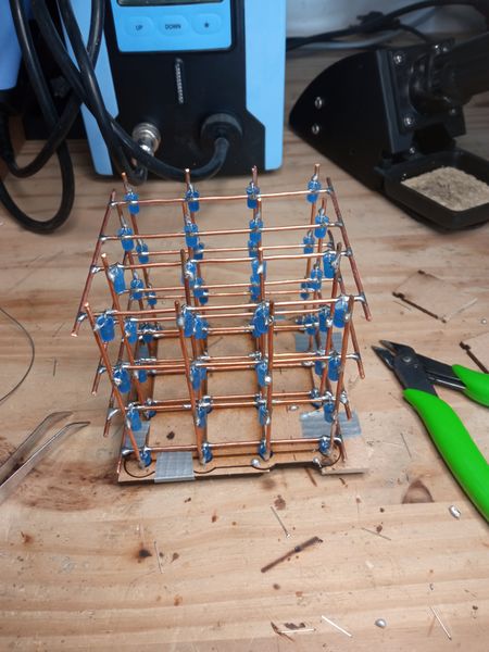 Fichier:Cube LED 4x4x4 IMG 20250617 154301.jpg