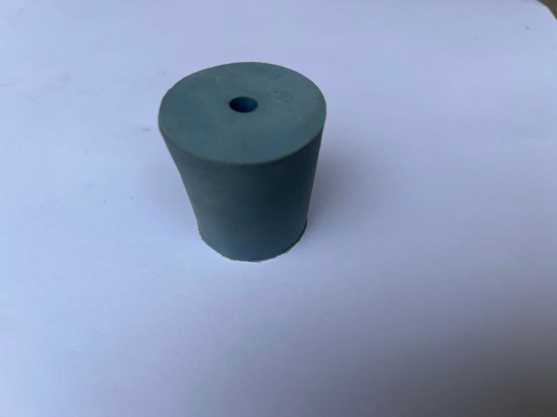 Fabriquer une base de lancement pour des fus es eau 11-bouchon chimie.jpeg