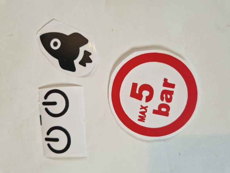 Fabriquer une base de lancement pour des fus es eau 4-d coupe d adh sifs vinyle.jpg