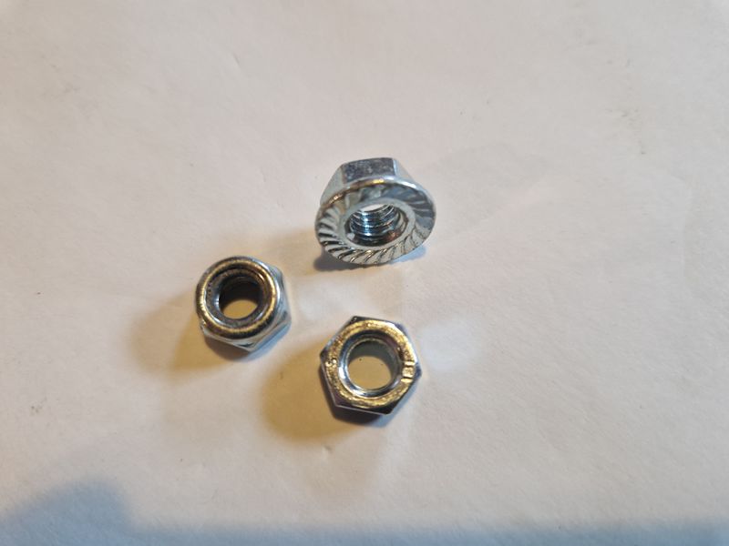 Fabriquer une base de lancement pour des fus es eau 6-diff rents crous.jpg