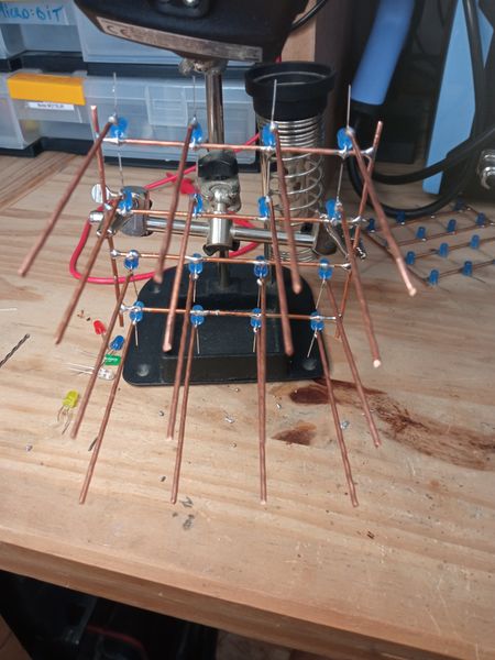 Fichier:Cube LED 4x4x4 IMG 20250617 135022.jpg