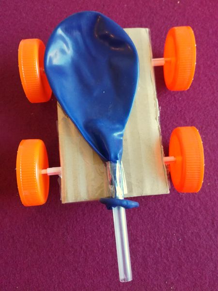 Fichier:Voiture propuls e par un ballon tape 12.jpg