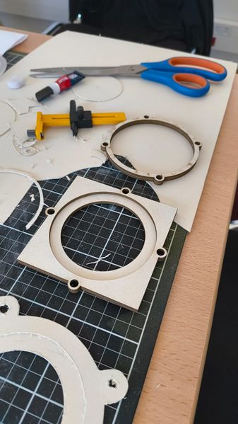 Fichier:EM LIGHT f0d0cb9b-d35d-447a-9b7e-80ddcfdc6b25.jpeg